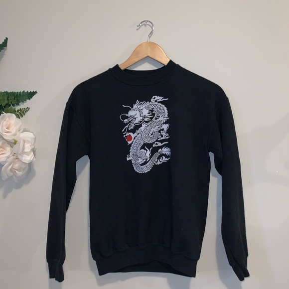 Sweaters - ⭐️ Dragon Graphic 90’s Designed Crewneck